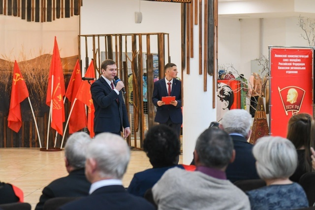 🔴 哈卡斯共和国各地青年加入共青团与少先队 10月29日共青团节当天，哈卡斯共