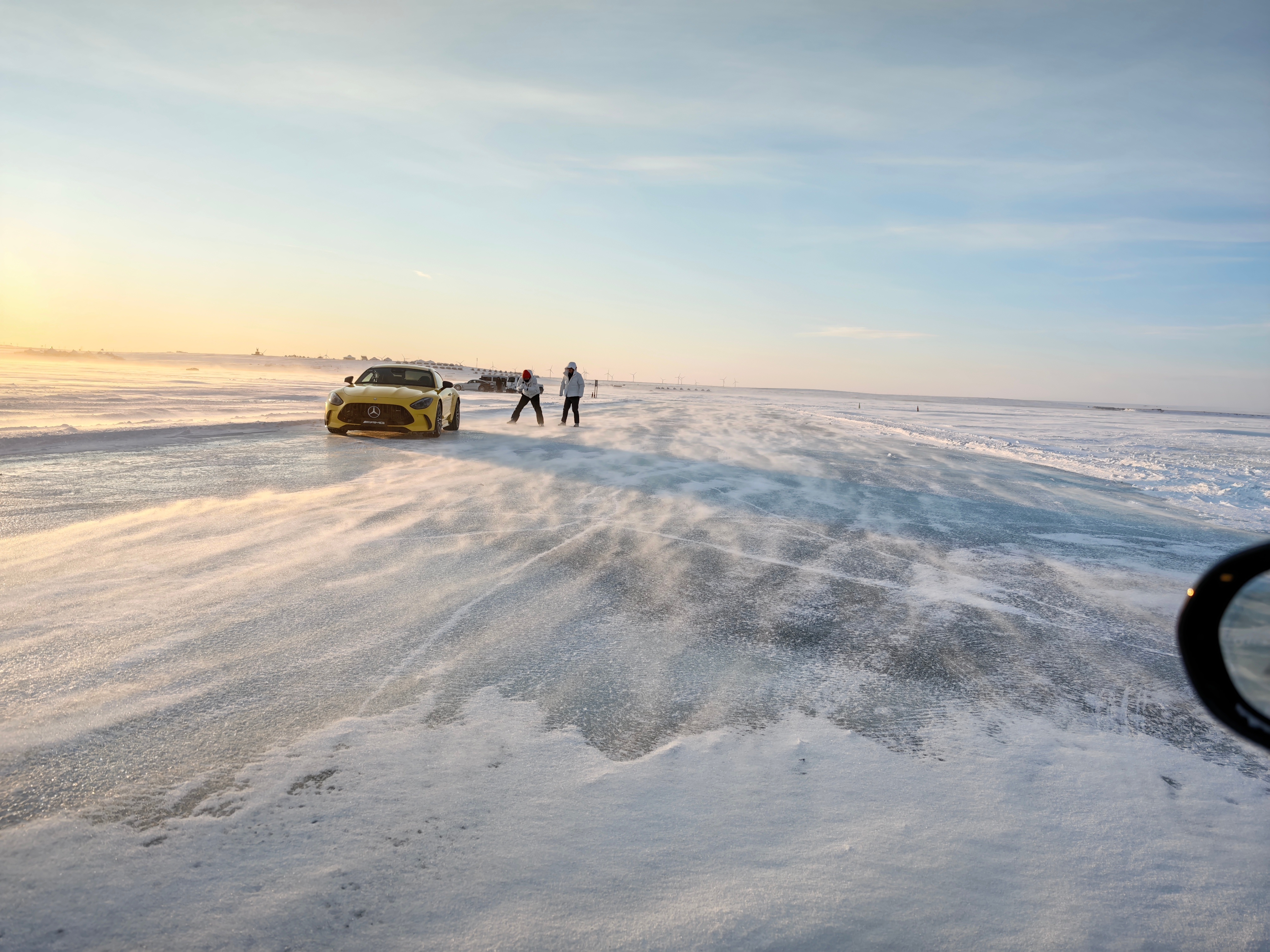 今天开到车里最爱的奔驰，全新AMG GT63S，四驱冰面上漂移速度极快且非常可控
