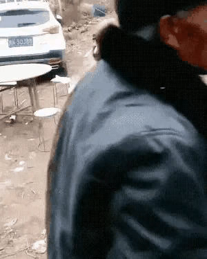 有句歇后语叫“猪鼻子插大葱，装象（相）”下面这幅动图里的人叫什么呢？