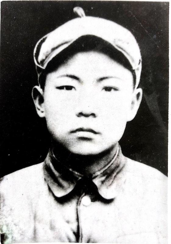 贠宝山，1930年生于河南安阳贫苦农民家庭，1949年参军，1950年入朝参战，