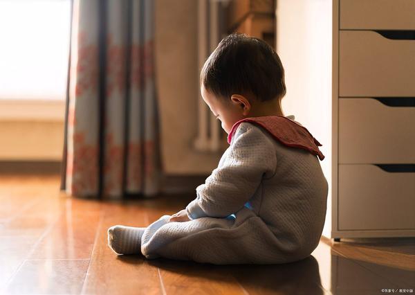 给孩子留房留车？醒醒！这才是这辈子拿不走的硬底气
 
最近刷到个挺扎心的现象，身