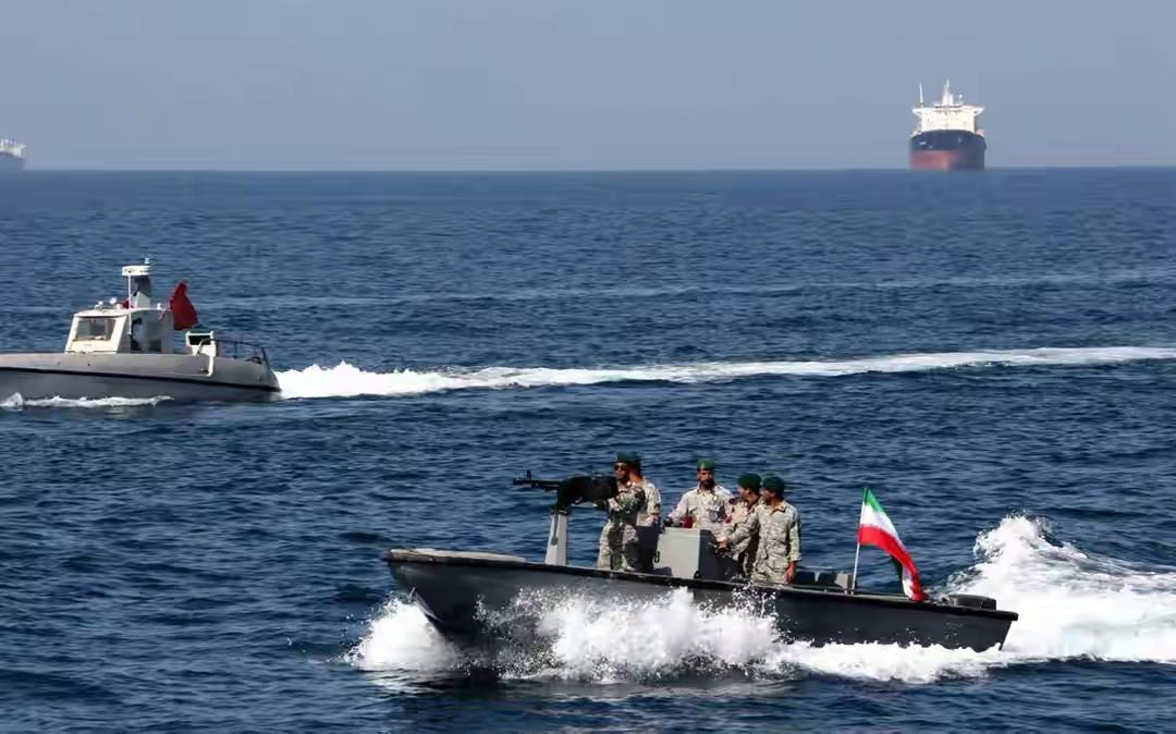 美:你们欧家 到底什么意思啊
欧:我们咋的啦
美:我让你们派遣军舰 参与霍尔木兹