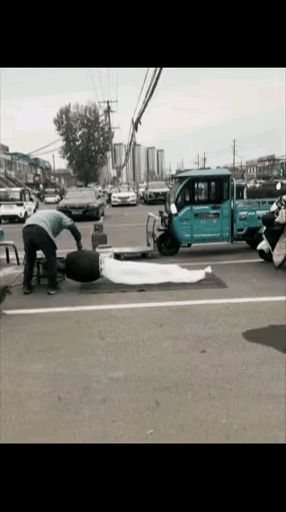 真是好奇心害死狗

希望它没事，下次不要那么好奇了