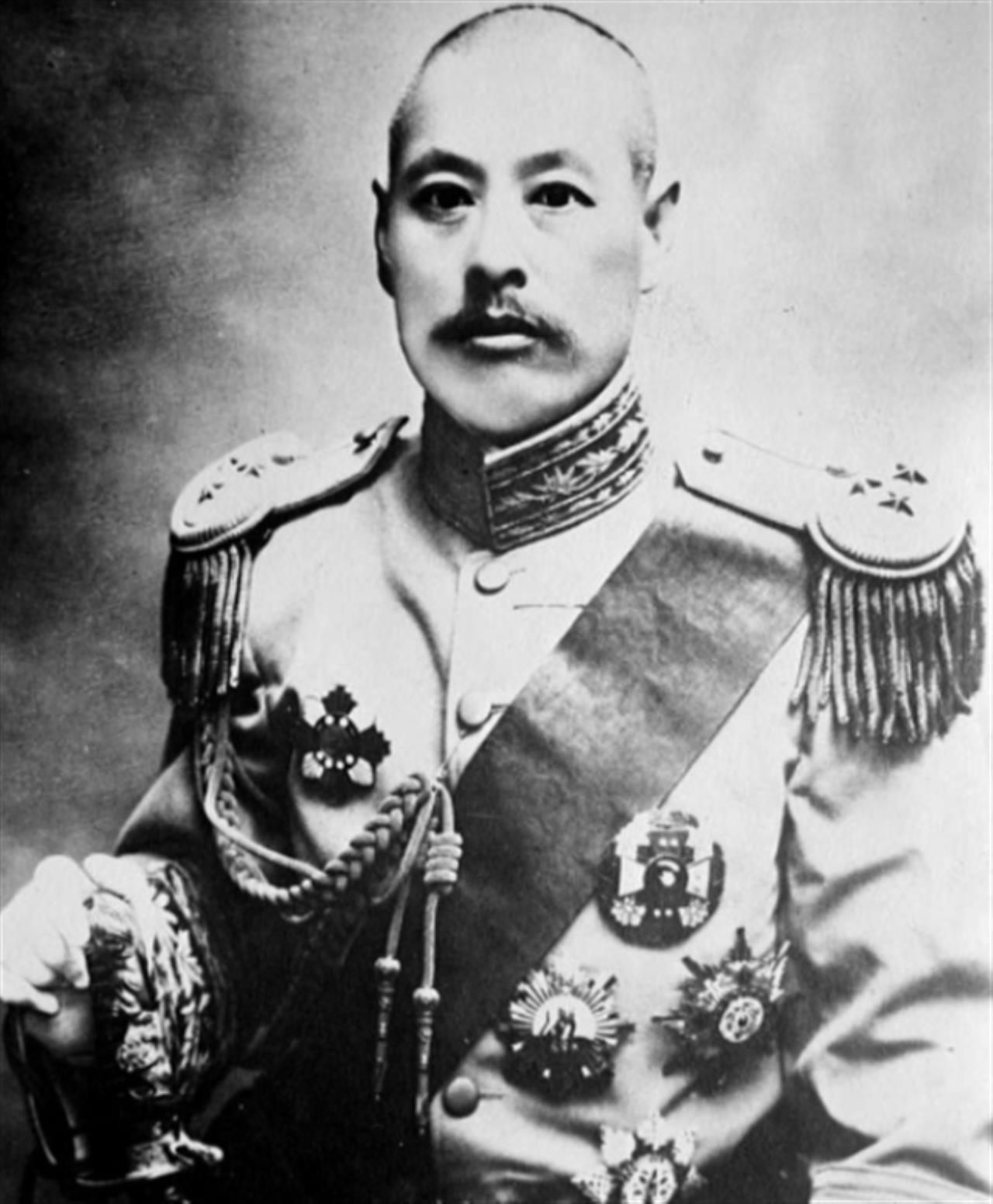 说出来你可能不信！北洋军阀圈乱成一锅粥，张宗昌姨太数不清，曹锟天天寻欢作乐，唯独