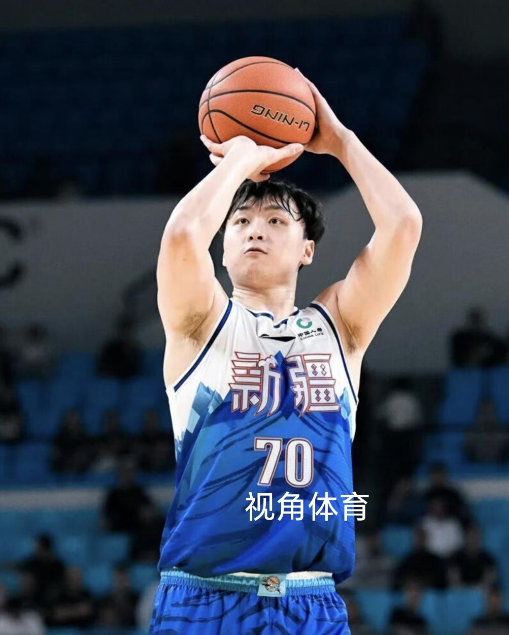 新赛季，新号码，新起点，CBA最强高中生，开始兑现天赋。
刚刚结束的CBA季前赛