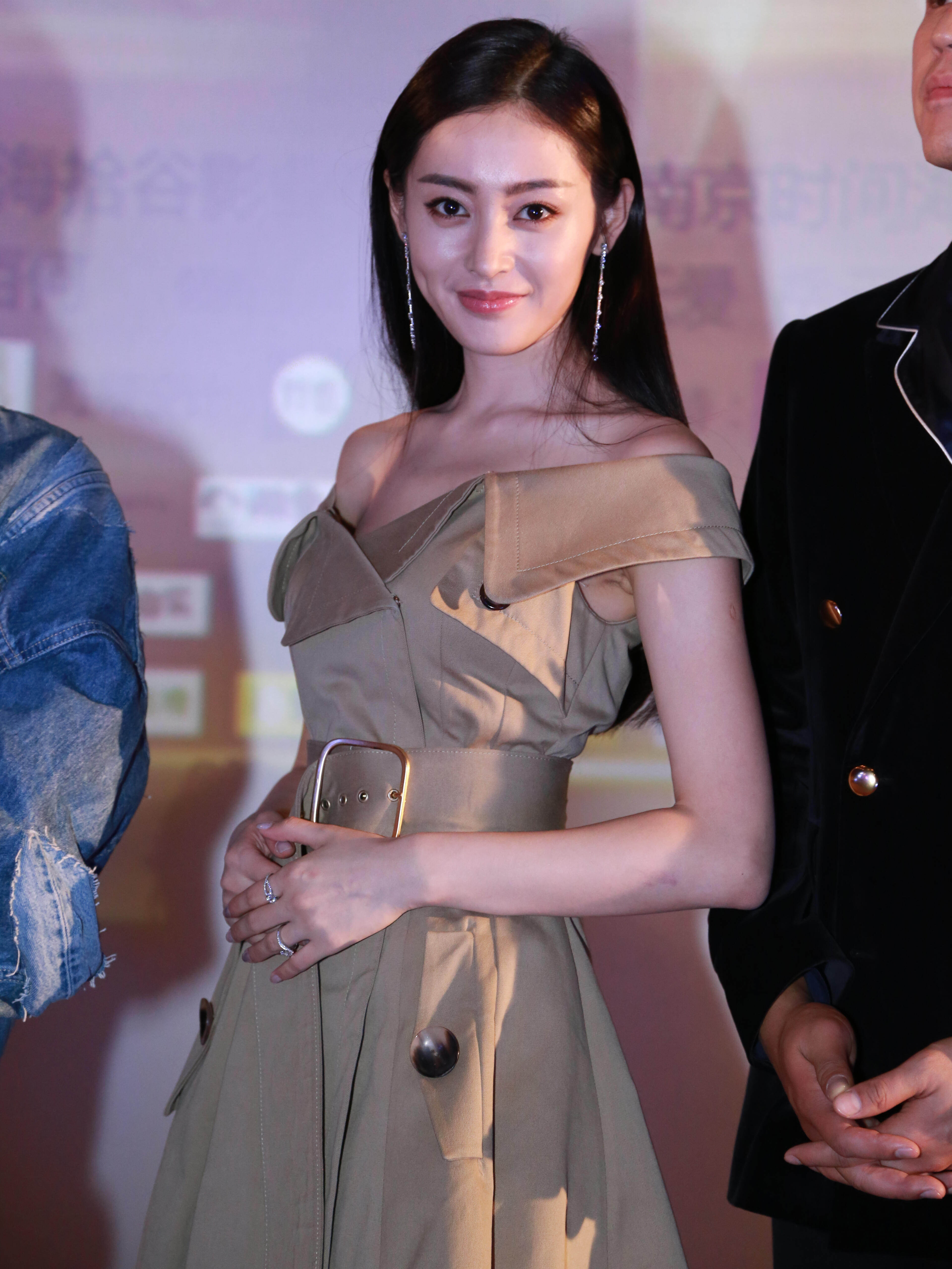 张天爱电影宣传美拍生图，有颜有身材…… ​​​