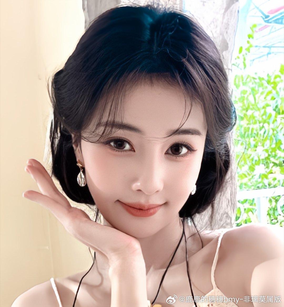 广西抗洪🦌白鹿驰援广西 白鹿携手多位公众人士一起抗洪援灾，愿广西人民平平安安，