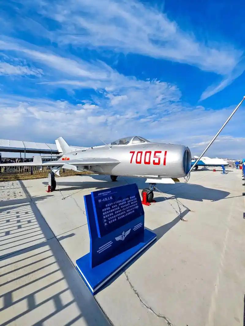 美国军媒发现，我国组成1000架歼6W无人攻击机，可以进行1000次攻击，投掷2