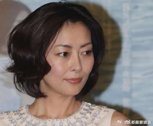 中山美穗死因确认  据媒体报道，警方确认中山美穗死因，并非因网传“热休克”等病故