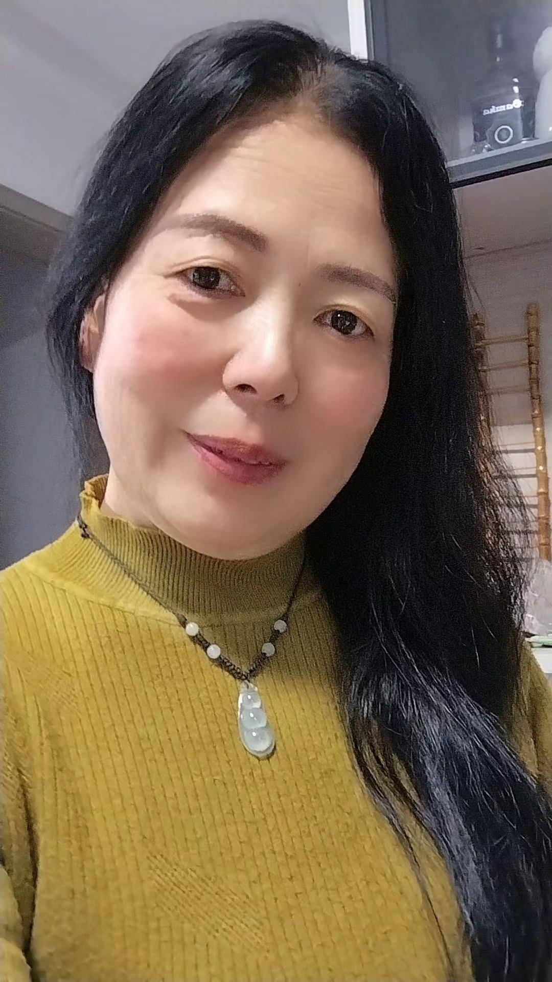 日常穿搭 女性魅力 爱拍照爱生活 自然妆容 随意拍真实的我
