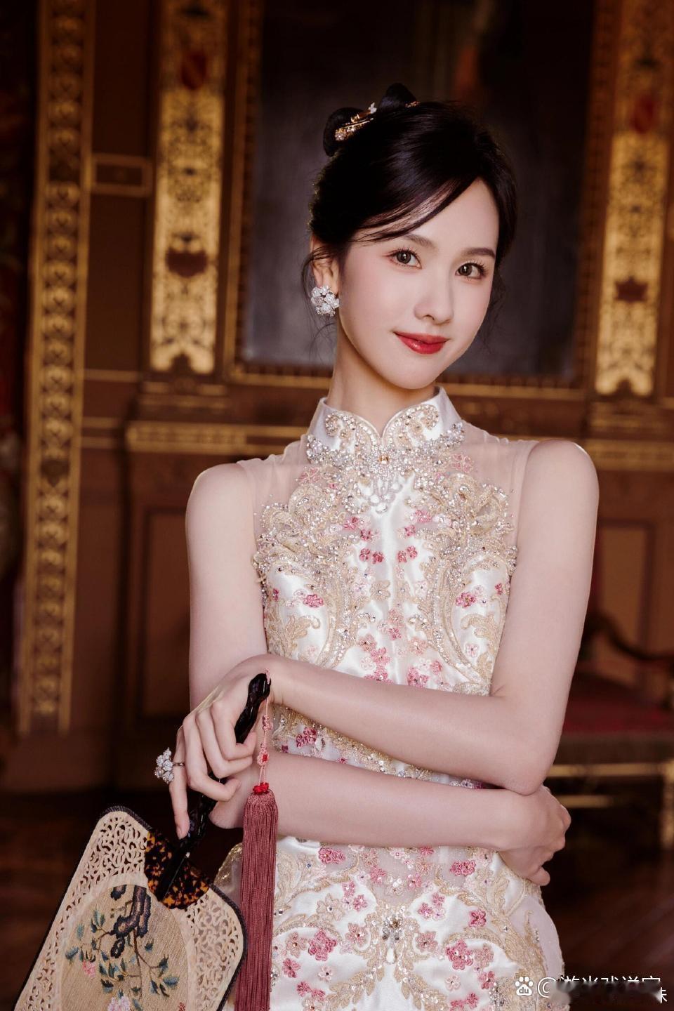 陈都灵的新中式穿搭，真是既古典又时尚，美得让人心动 