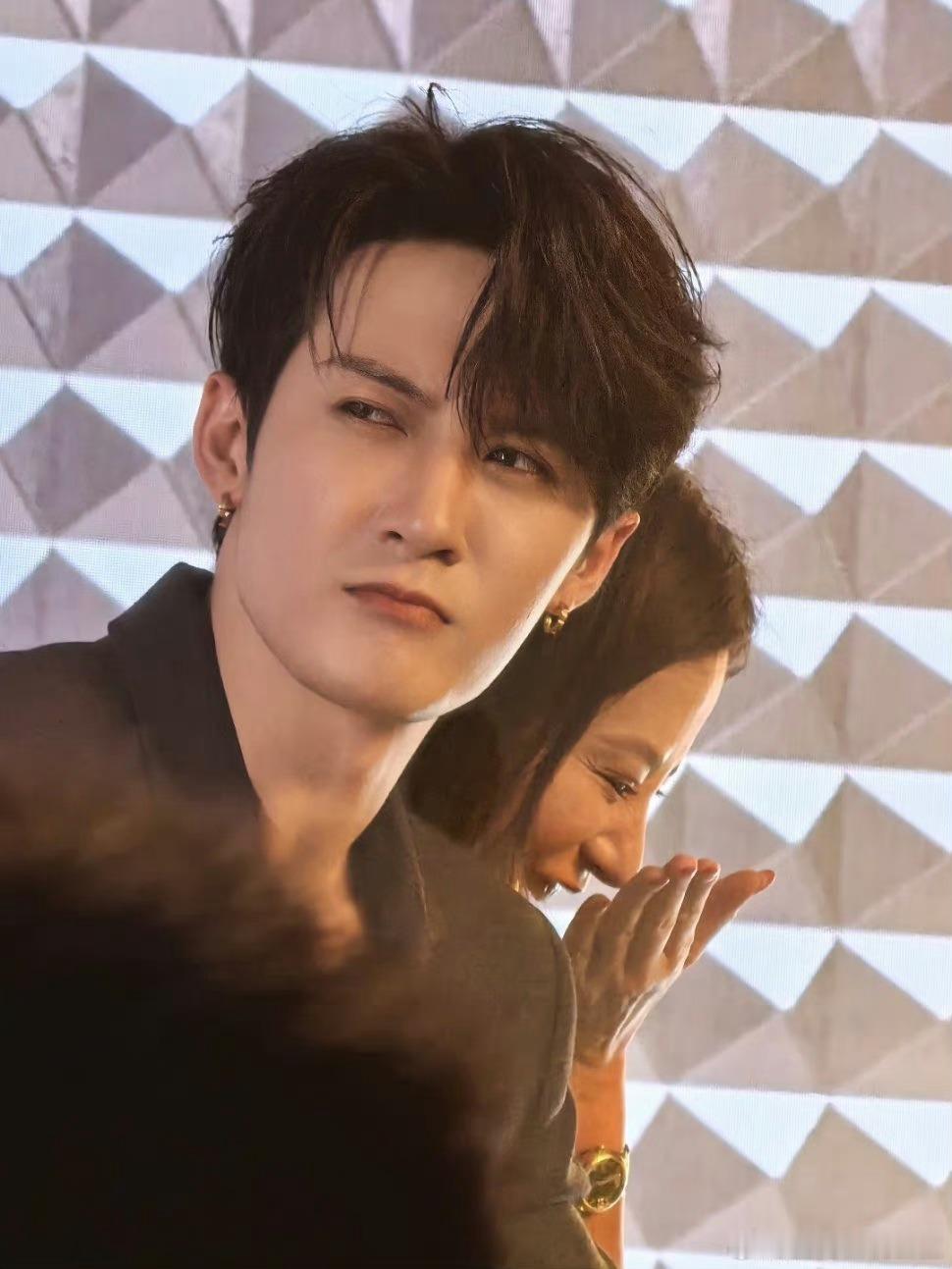 #檀健次晚宴生图#檀儿你在干嘛哈哈哈哈哈哈[抱一抱][抱一抱][抱一抱]怎么可以