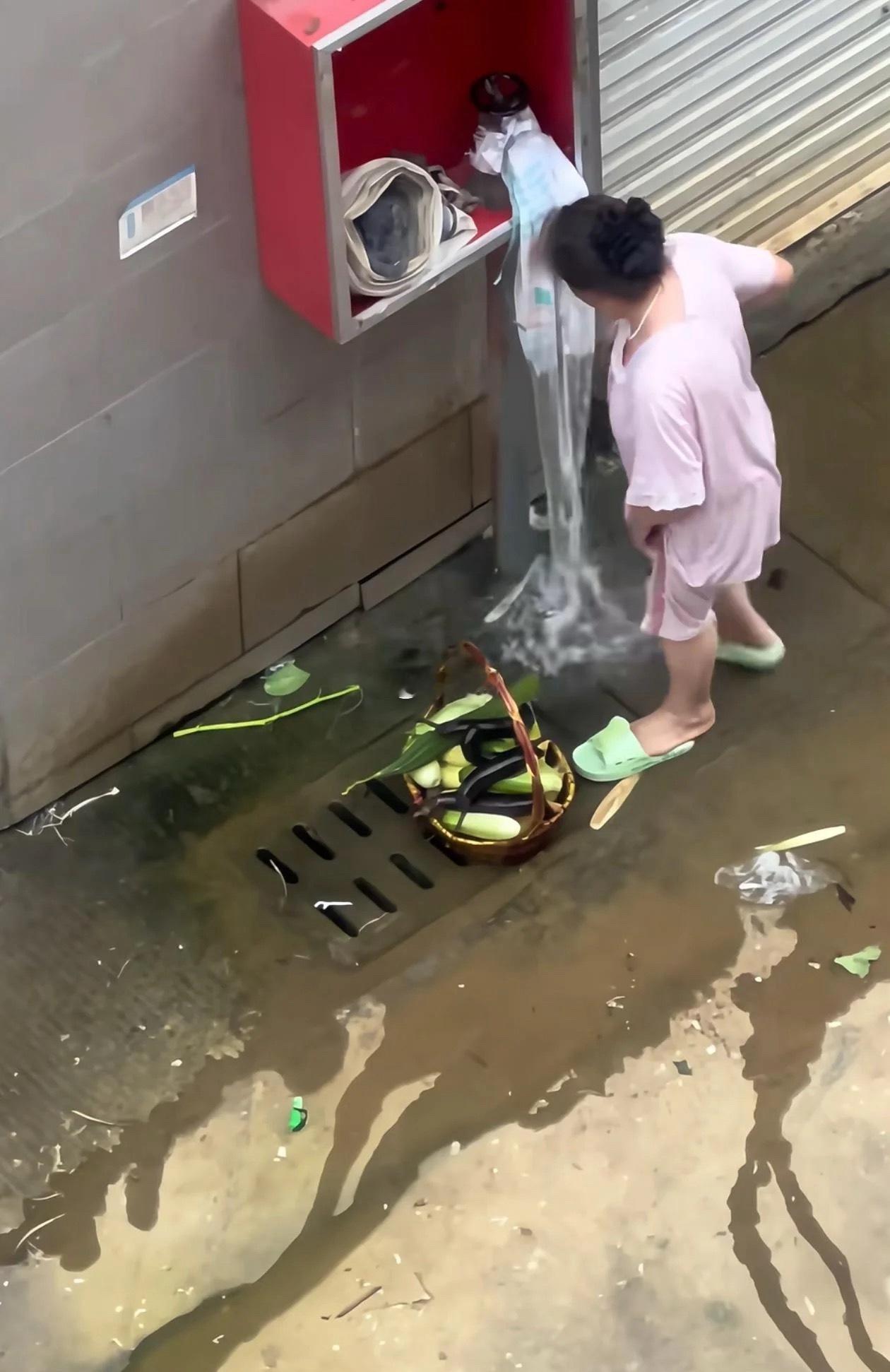 你大姨还是你大姨。。 