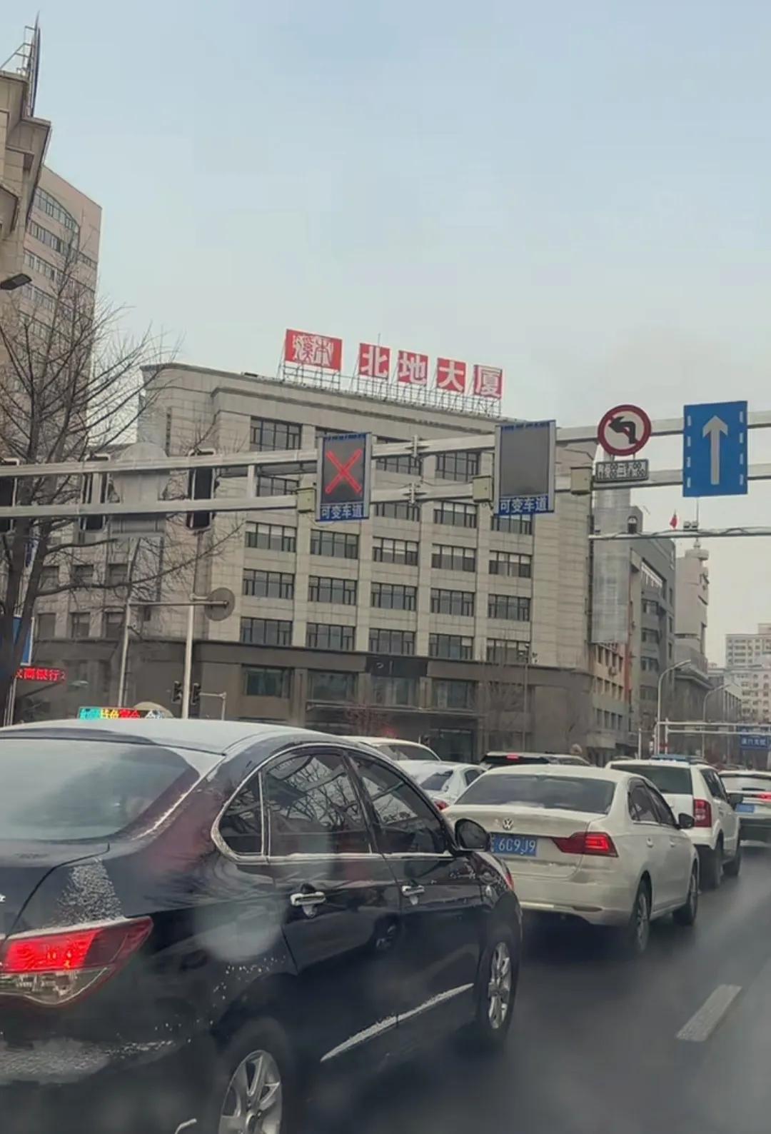 本溪这座城市确实挺有趣。要么几十年没变化，要么就是几天的功夫让本溪的市容市貌前进