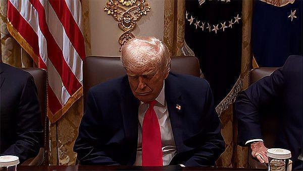 特朗普被爆痴呆晚期？被内塔尼亚胡当枪使引美伊冲突
 
4月17日，美国政坛炸锅！