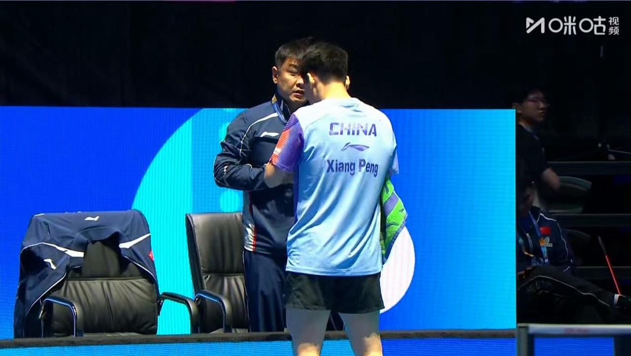 向鹏🇨🇳拿下首局[赞]！
第一局向鹏🇨🇳11-5轻松赢了格拉斯门科🇰?