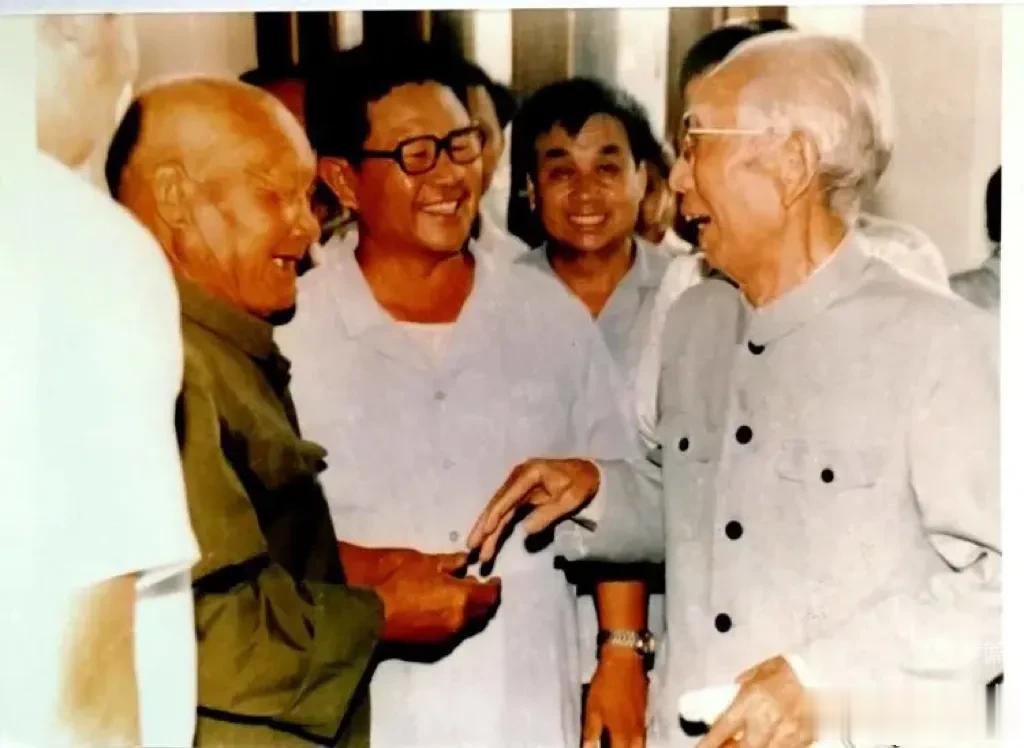  1990年，时任国家副主席的王震将军视察牡丹江军马场，特意找到了当年在牡丹江军