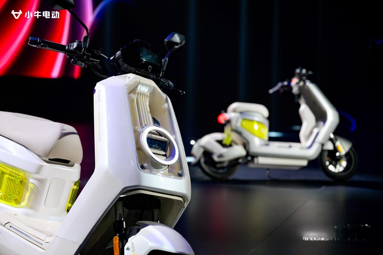 【两轮电动车也有了车机系统，“小牛同学”上线】3月17日，在2026小牛电动科技