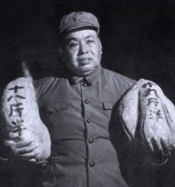 许世友打猎收获10只野鸭，农场主前来道贺，许世友听后勃然大怒
1974年，广州郊