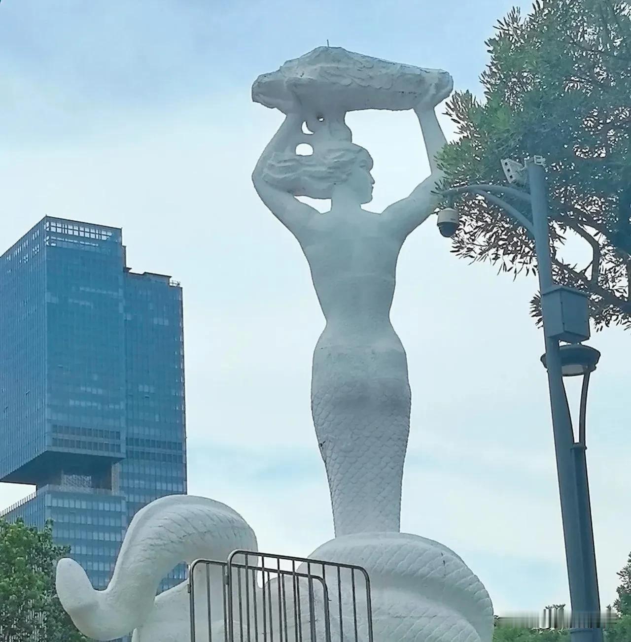 来了就是深圳人，深圳真好，60岁以上的老人，地铁、公交一律免费！

深圳这一举动