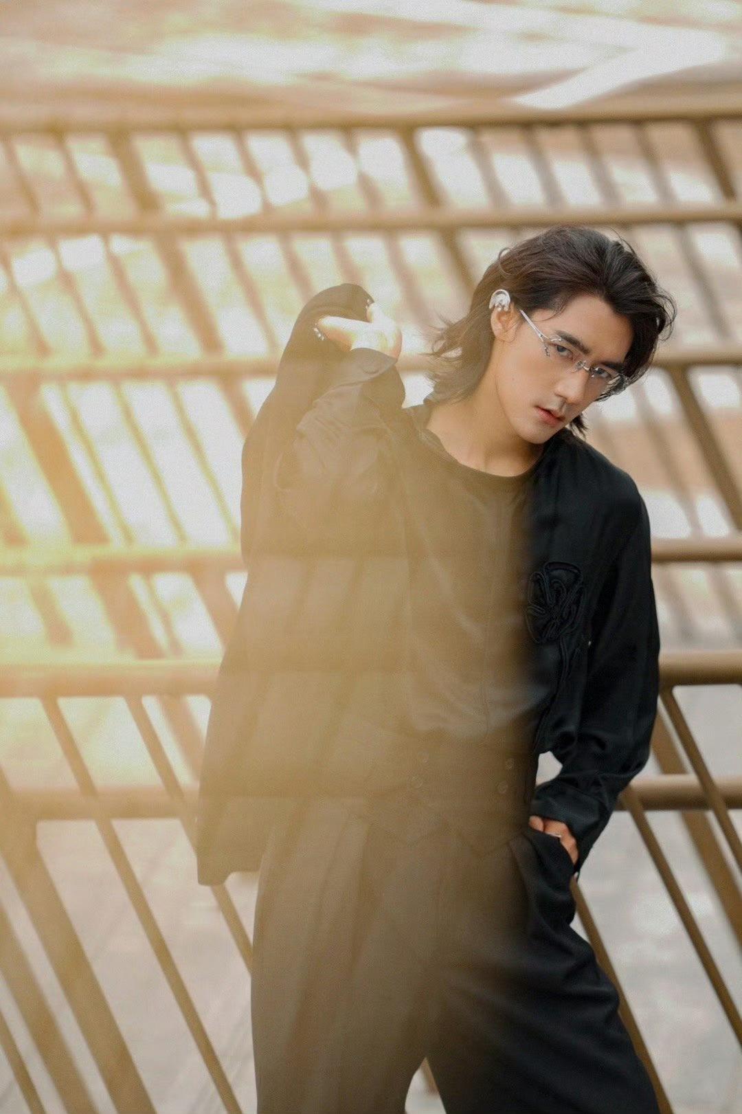 此沙回应在国外用彝语说获奖感言 颜值适配所有角色，演技细腻共情力拉满，彝语感言超