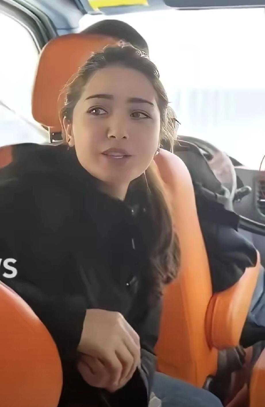 炸了！新疆导游为台湾同胞介绍天山胜利隧道时说：因为人民需要这样一条好走的路，祖国