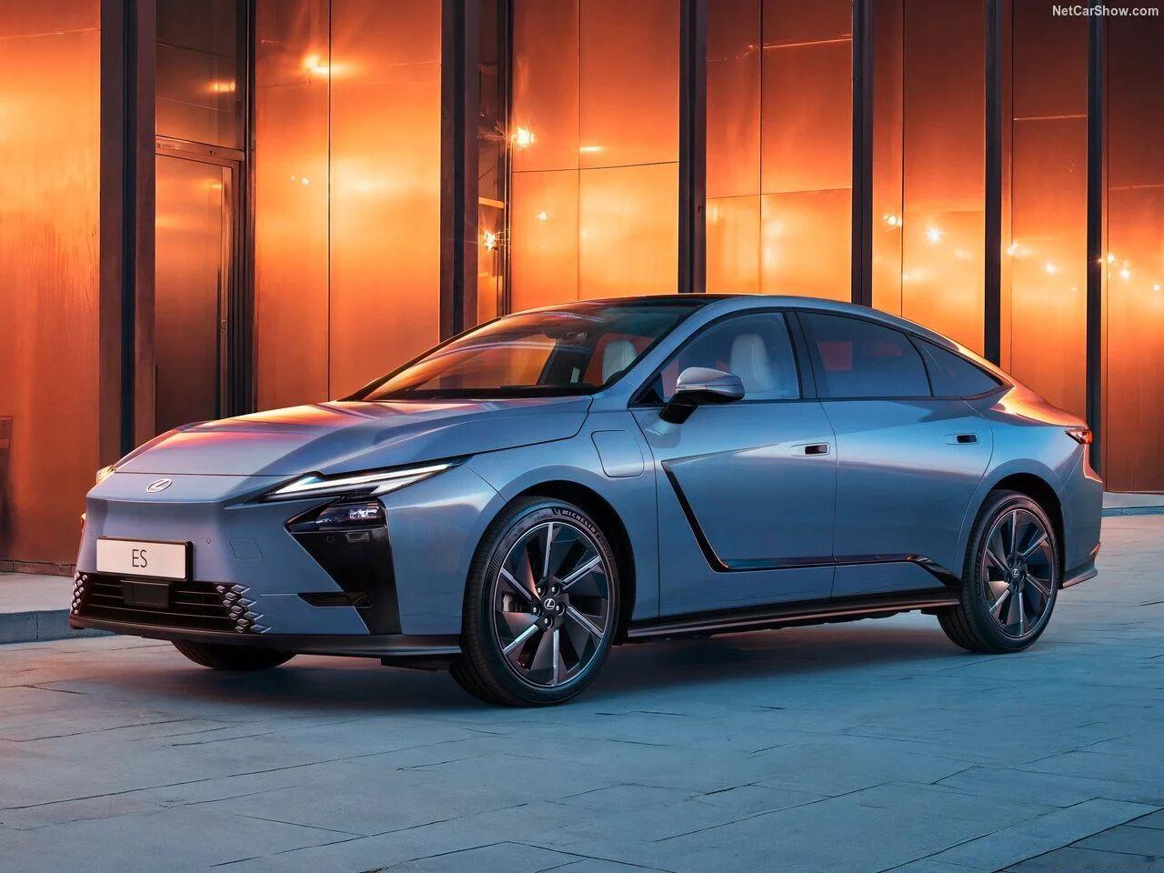 全新雷克萨斯ES美版发布，首搭后排行政套装雷克萨斯刚在国内推出ES200月影双色