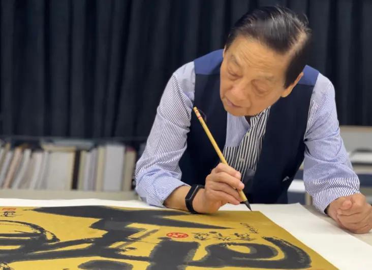 中国文化圈、书画圈里真汉子太少了！。看了韩美林这几句话，一声叹息：中国文化圈、书