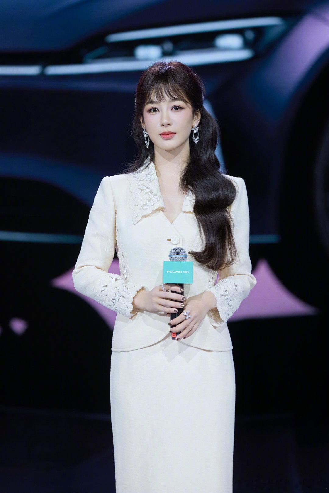 这次亲测A9L光辉四驱的四座尊享版，真的抑制不住喜欢的心！它的驾驶辅助的表现堪称