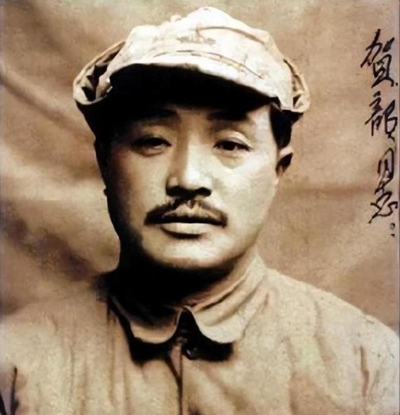 他年仅7岁,身上却背着一把手枪、两枚金戒指,还有一句"找红军报仇"的临终嘱托。