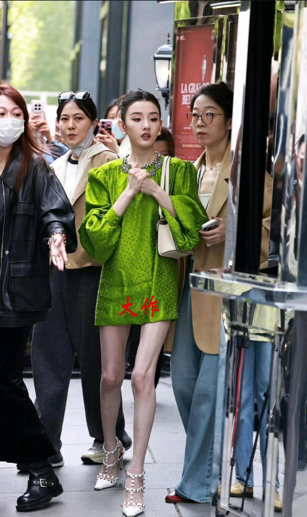 虽说要保持好身材，但过度了，反而就不漂亮了，以前她清纯动人，现在现在瘦得都没那股