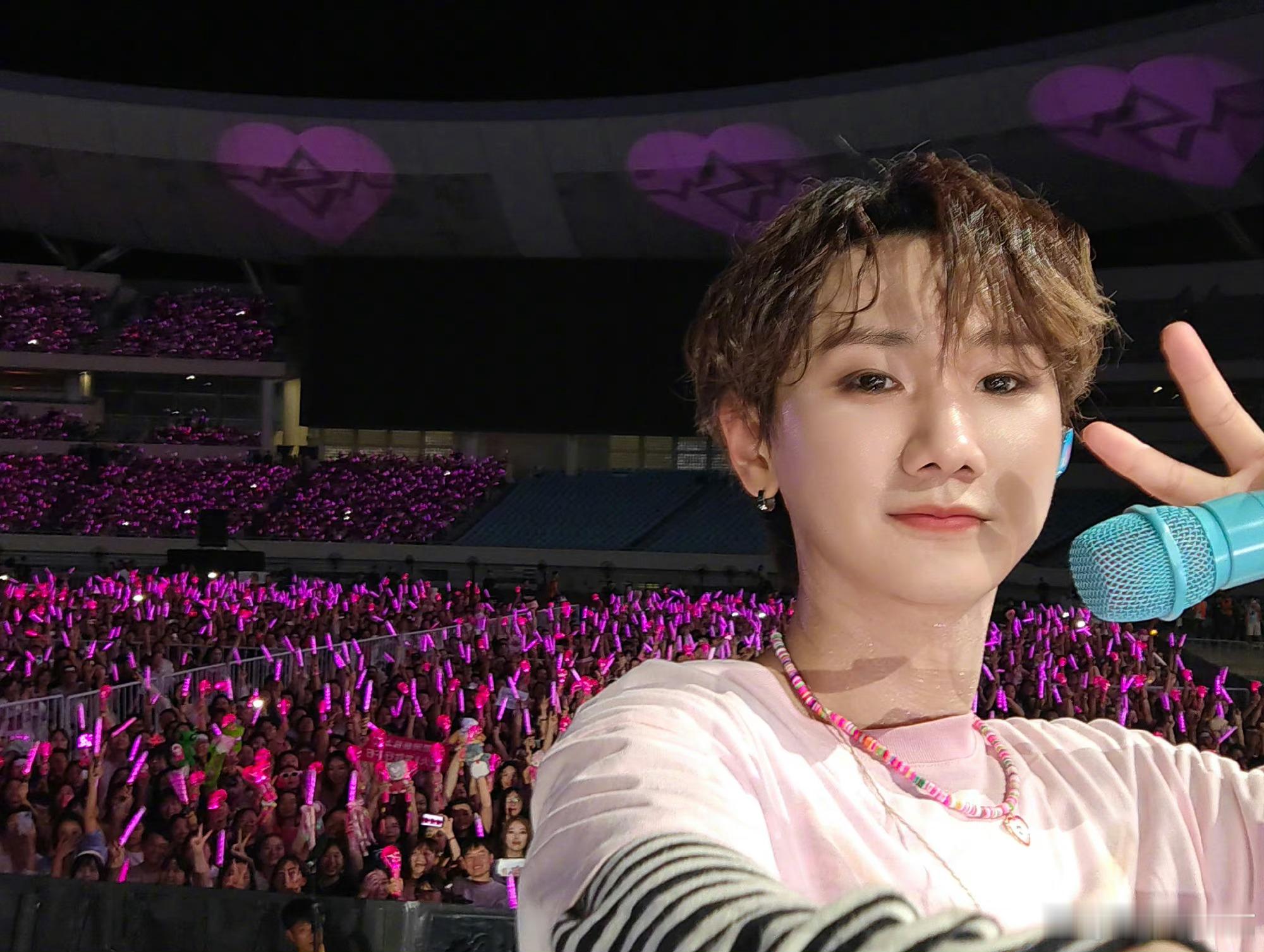 #汪苏泷 退票#油头哥，快赶紧退吧，不知道谁在喜欢这种软绵绵的声音 ​​​