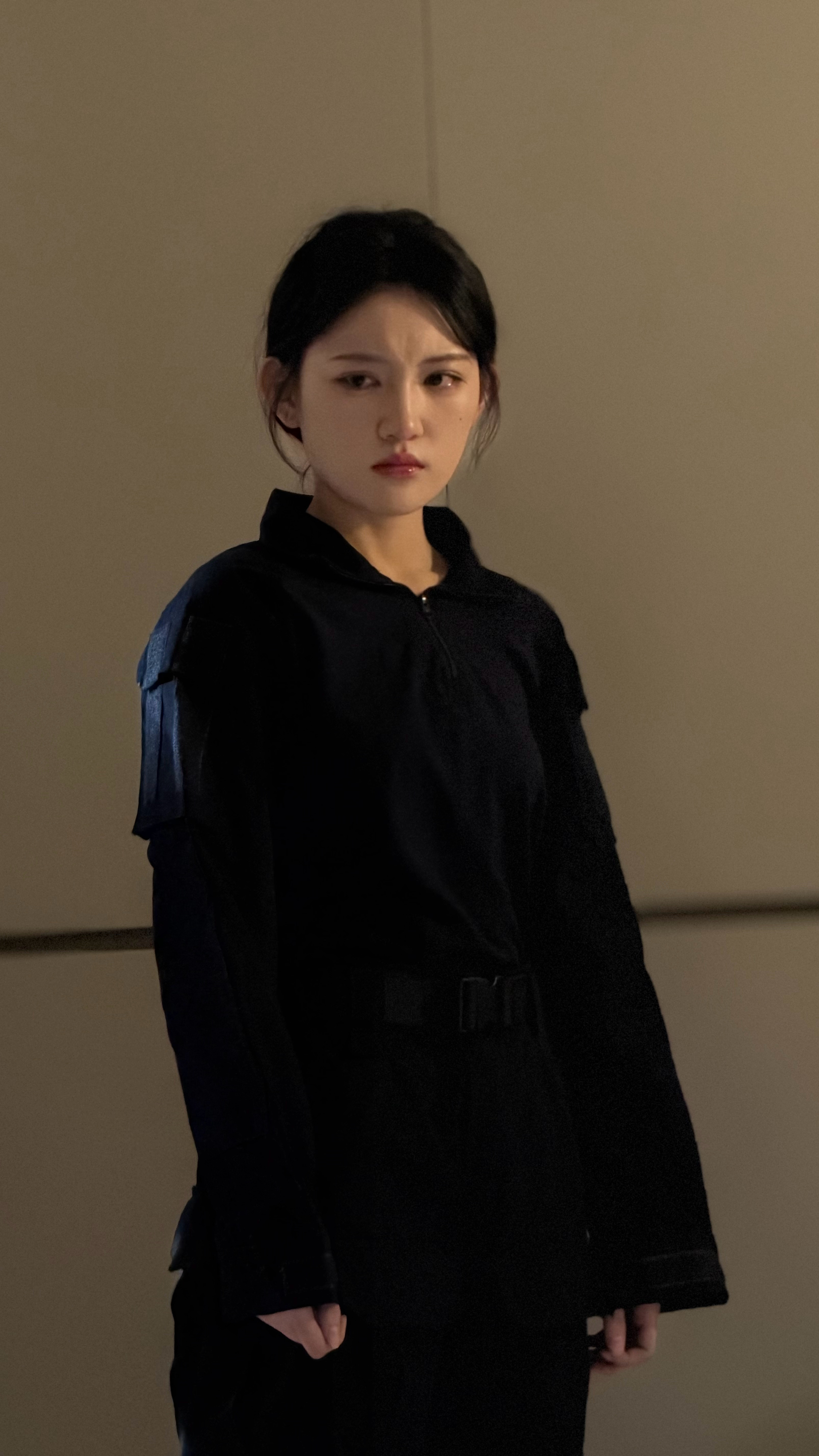 “我们常常看到的风景是一个人总是仰望和羡慕着别人的幸福，一回头，却发现自己正被仰