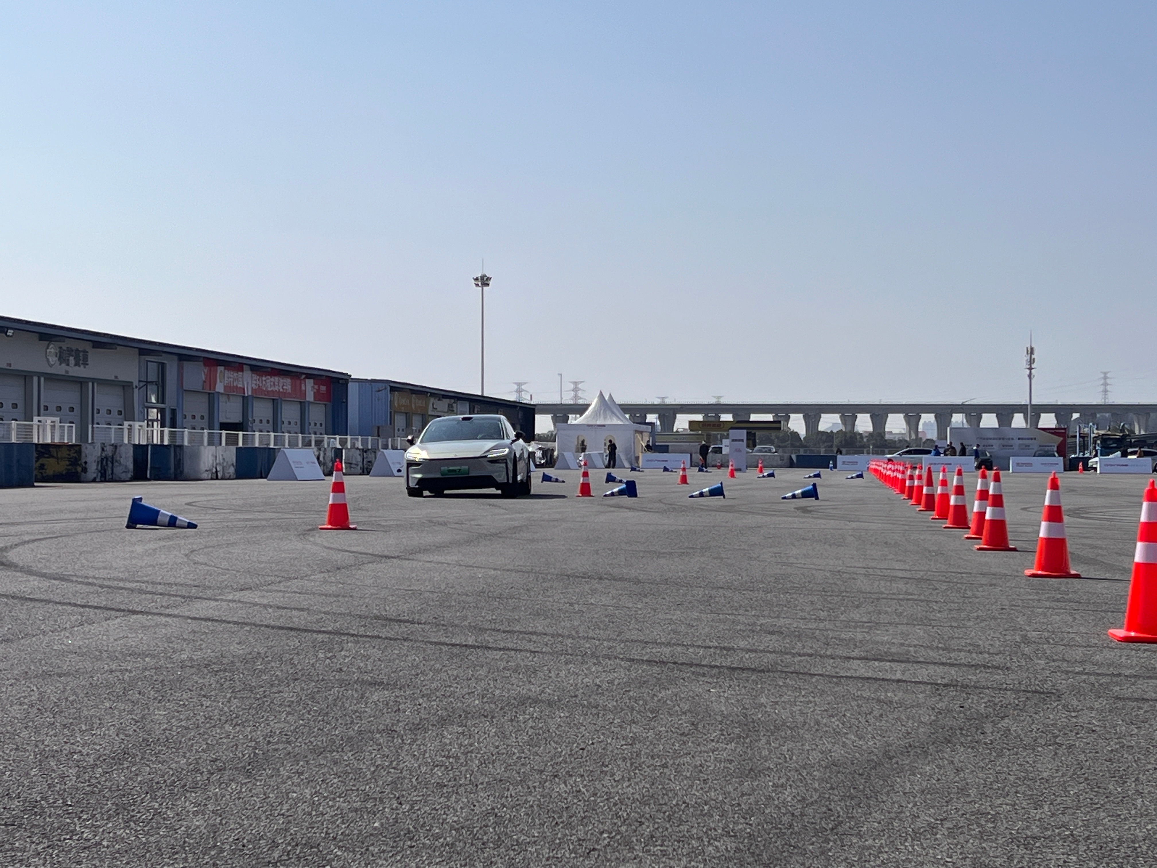 媒体首测丰田铂智7动态表现 铂智纯电轿车终于要上了，之前铂智系列的SUV从设计到