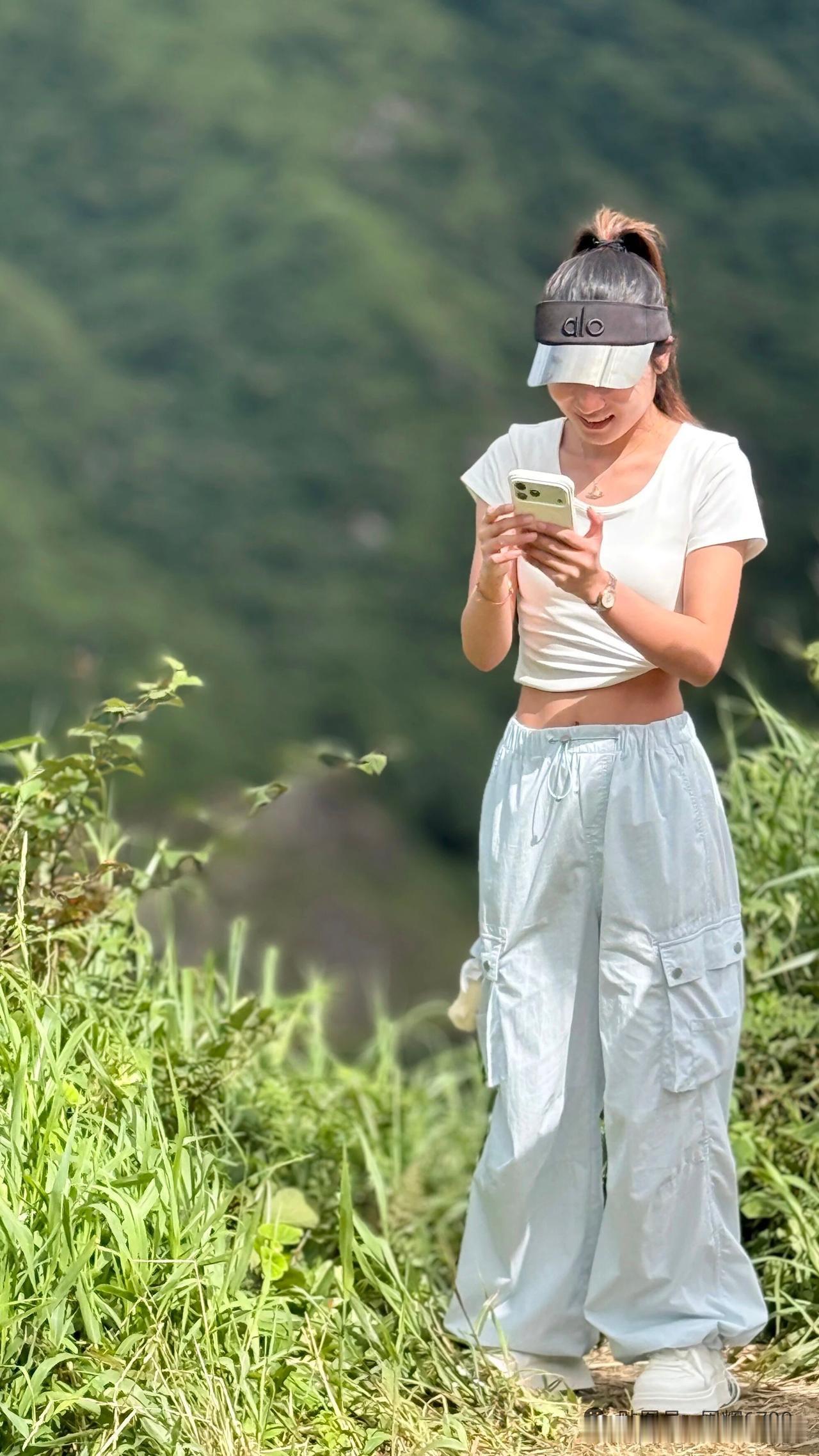 夏日穿搭指南：清爽运动风，活力满满！