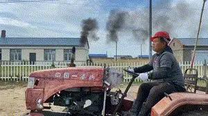 不忘农民兄弟，我也一个曾经播队知青，的确是农民兄弟养活了我三年，我在农村时：农民