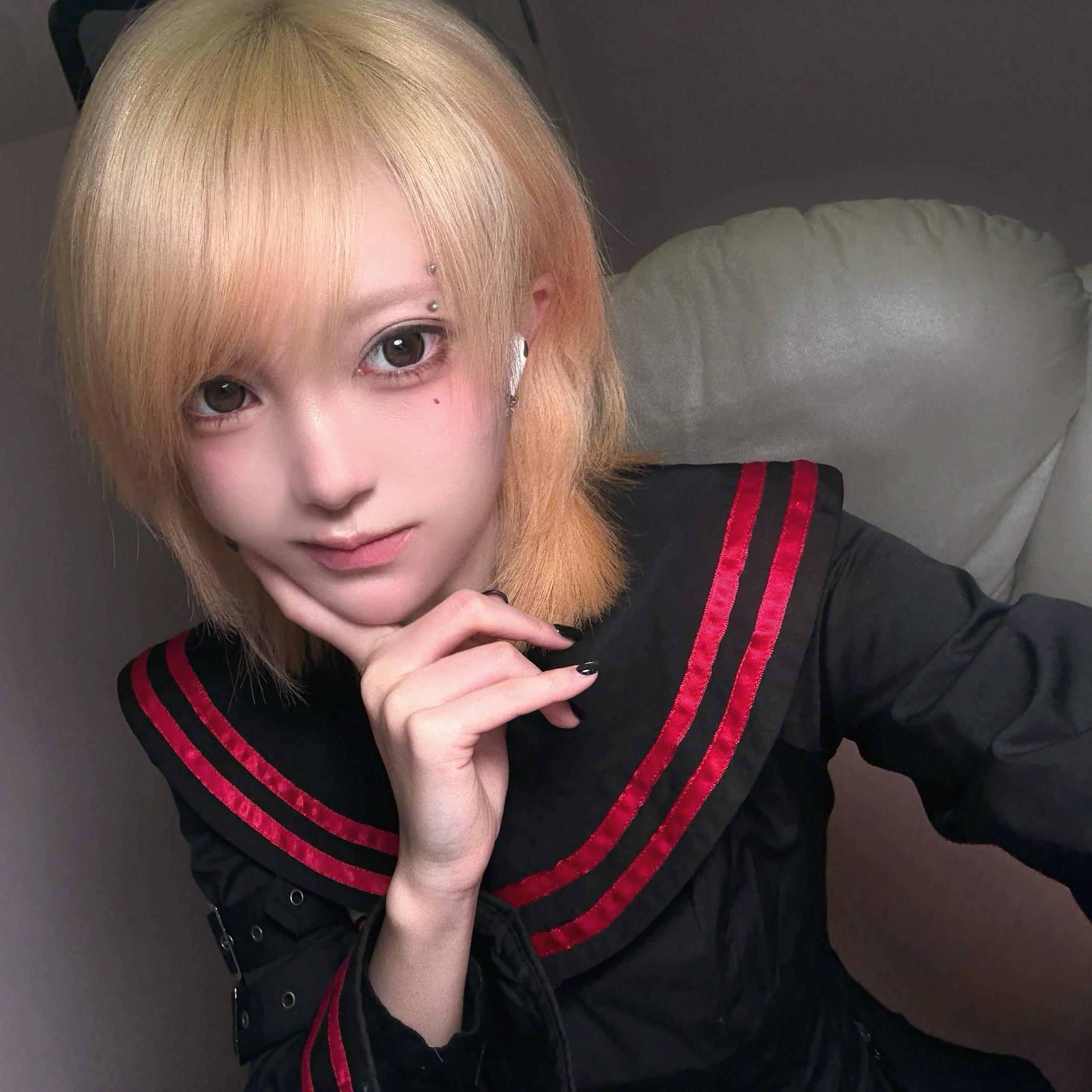 女孩子喜欢的黄毛 狗