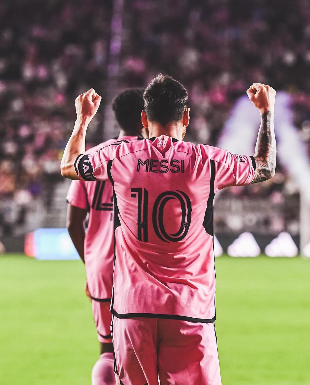 梅西Ins庆祝胜利：Vamos！！！#梅西[超话]##迈阿密国际3比1纳什维尔#