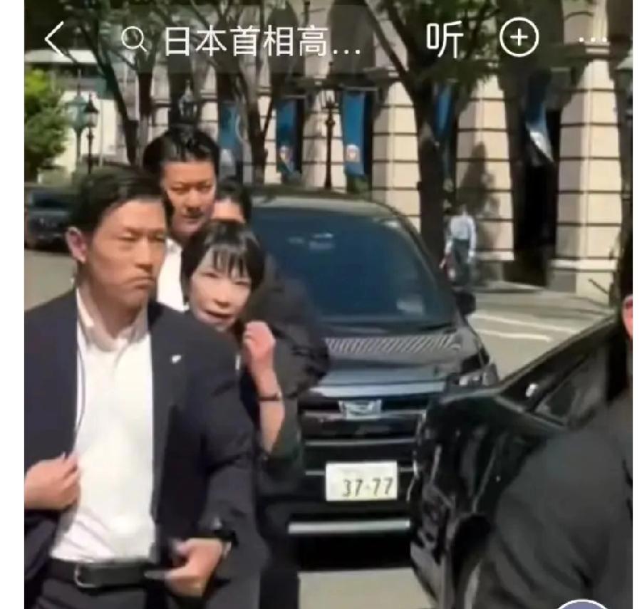 无意中刷到了这个！据称这是搞事早苗所配专车。关键之处不在于这款车的车型， 而是其