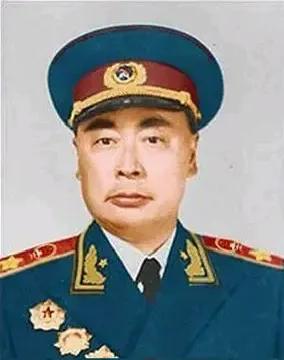 1936年，联络员陈宏叛变，敌人利用陈宏，诱骗陈毅下山，陈毅不知情。下山时，陈毅