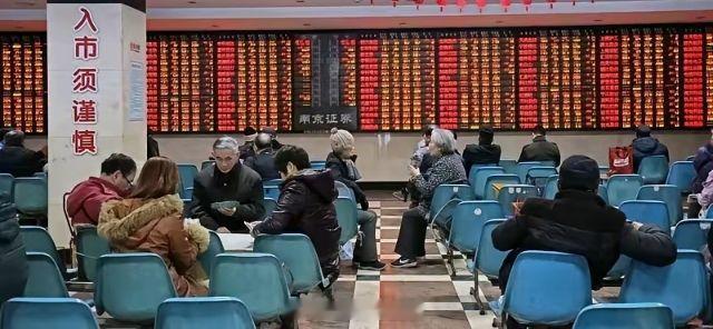本周领涨主线板块半导体产业链（核心主线）存储芯片、半导体设备、电子化学品、先进封