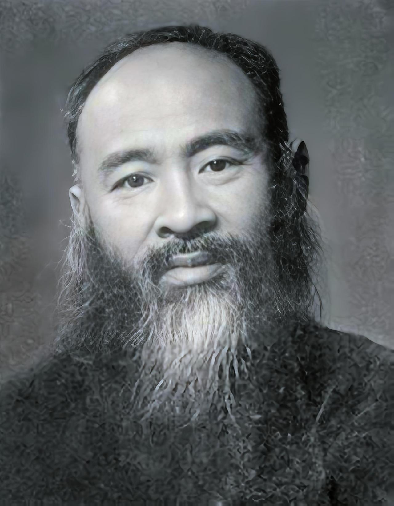 那年，15岁的黄凝素嫁给了53岁的张大千。不久后，女方怀孕了，之后累计生了8个孩