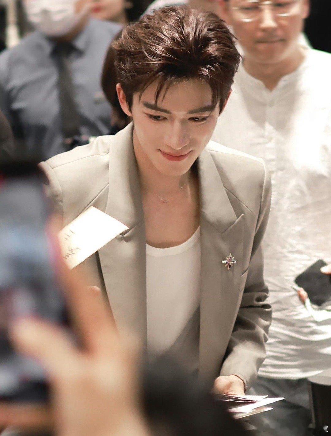 #王星越线下人气路透#王星越现在人气也是越来越高涨了，这也太火了吧，这才是真正的