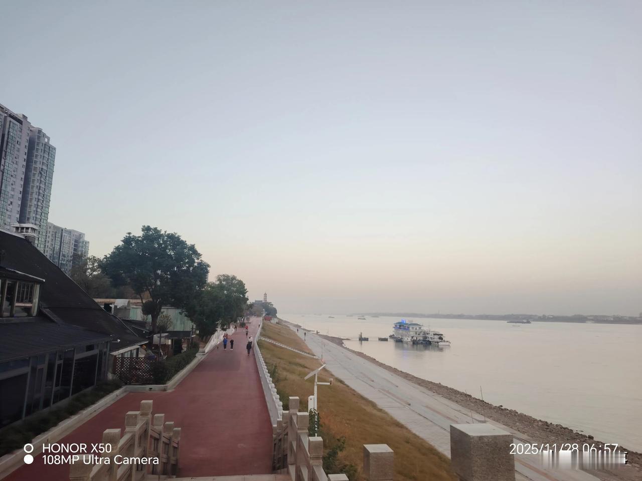 11月28日长江岸边晨练打卡分享运动