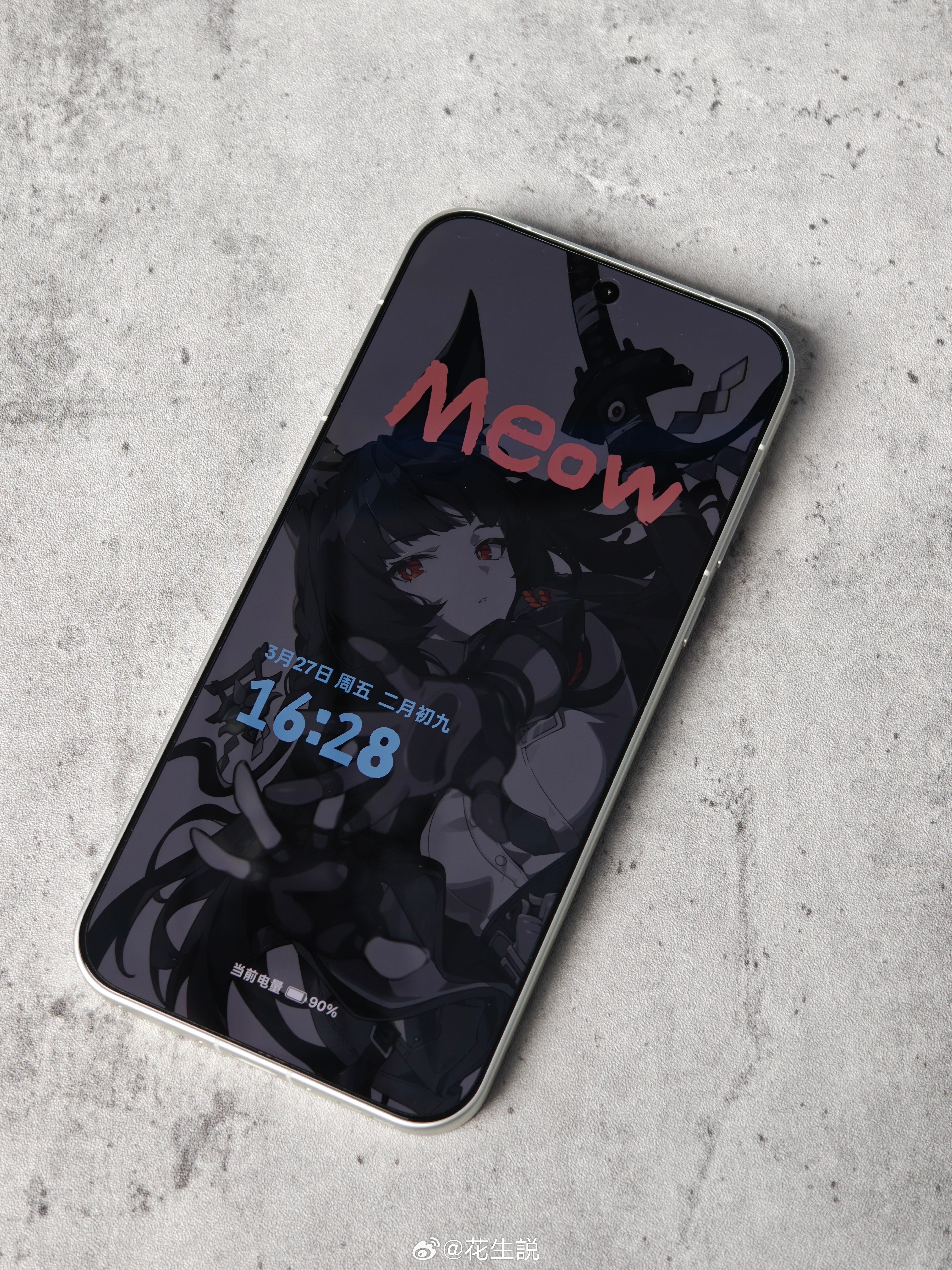 全屏AOD很舒服的一点，就是哪怕在锁屏状态，也可以展示自己精心搭配主题和壁纸欢迎