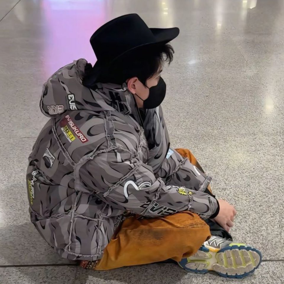 咋这么萌啊李若洵，一屁股坐扁 