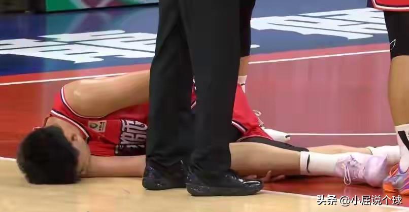 英雄迟暮！还在等郭艾伦王者归来的别等了

郭艾伦真的老了，昨晚再次被伤病打倒了，