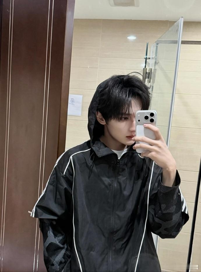 余宇涵上完演综上音综余宇涵不再只有追晚霞了谁懂啊，余宇涵终于上音综了，他的声线真