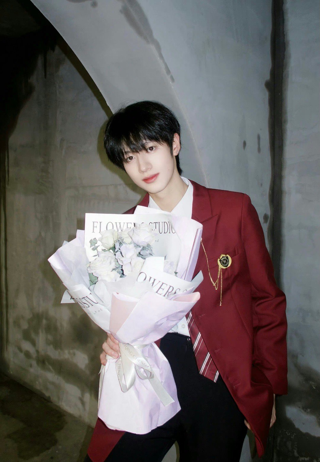 TF三代成员朱志鑫、张泽禹、张极、左航、苏新皓的七夕校服营业图，谁更有少年感？ 