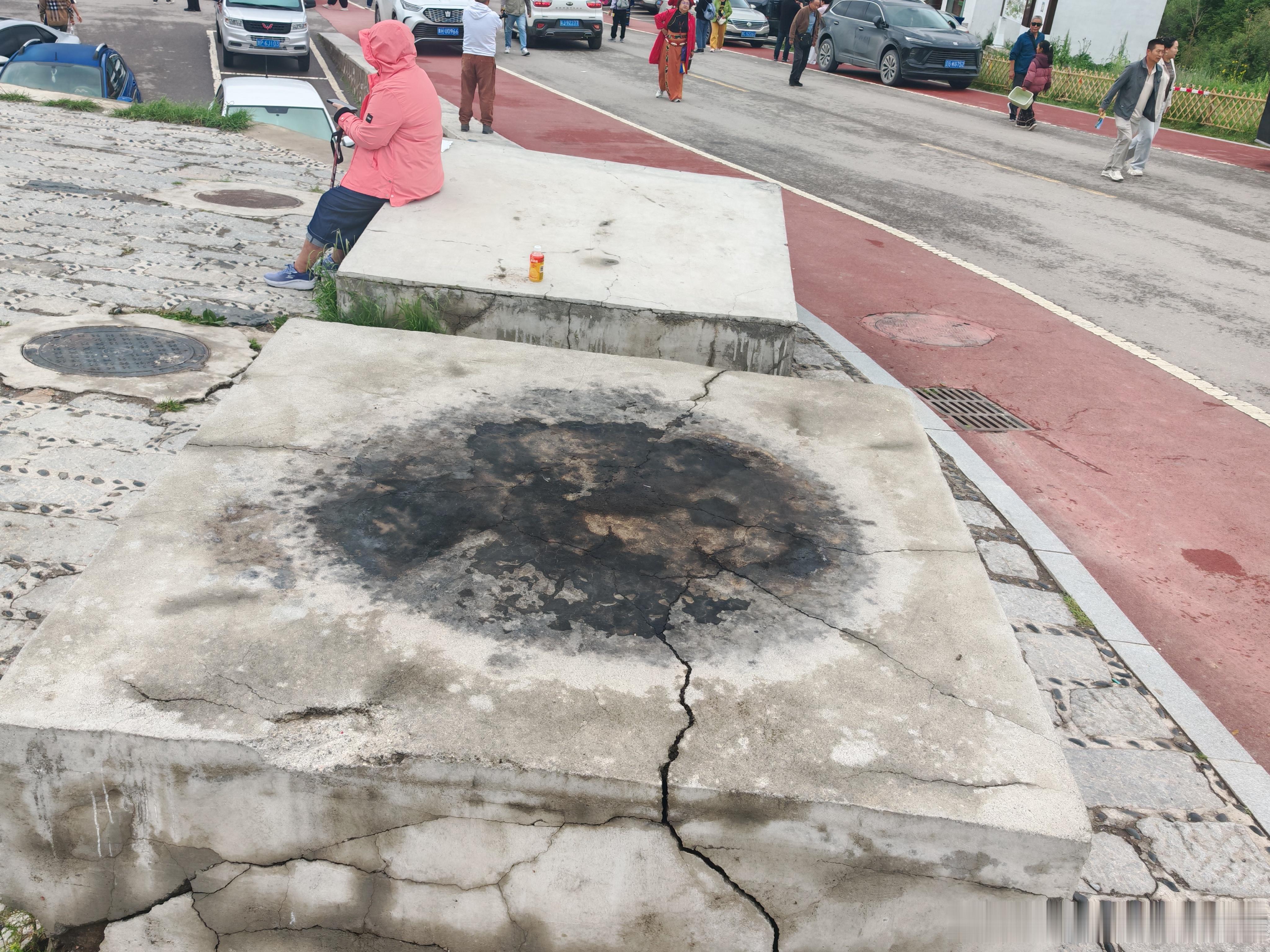 大家去一些少数民族地区旅游，或者去一些宗教地区旅游， 比如寺庙啥的，不要随便乱踩